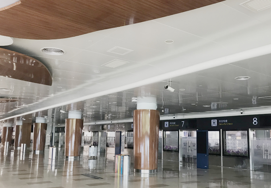 海口美兰机场免税店在哪里？是在机场里边还是外面啊