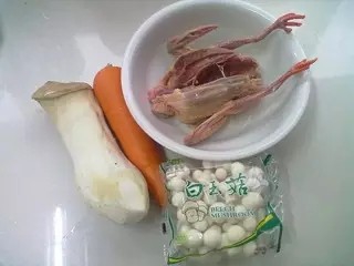 养心养颜：乳鸽汤