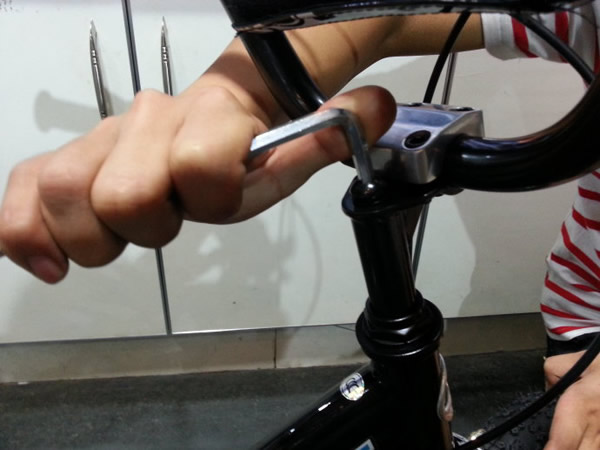 儿童自行车怎样组装