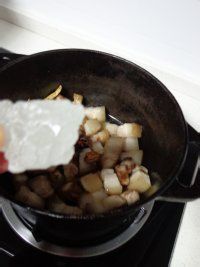 教你如何做秘制红烧肉（详细方法教程）