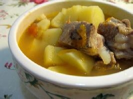 番茄土豆排骨汤 .