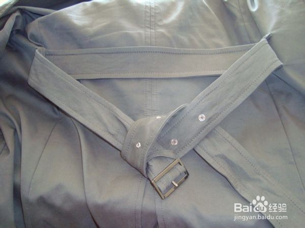 风衣腰带怎么系蝴蝶结