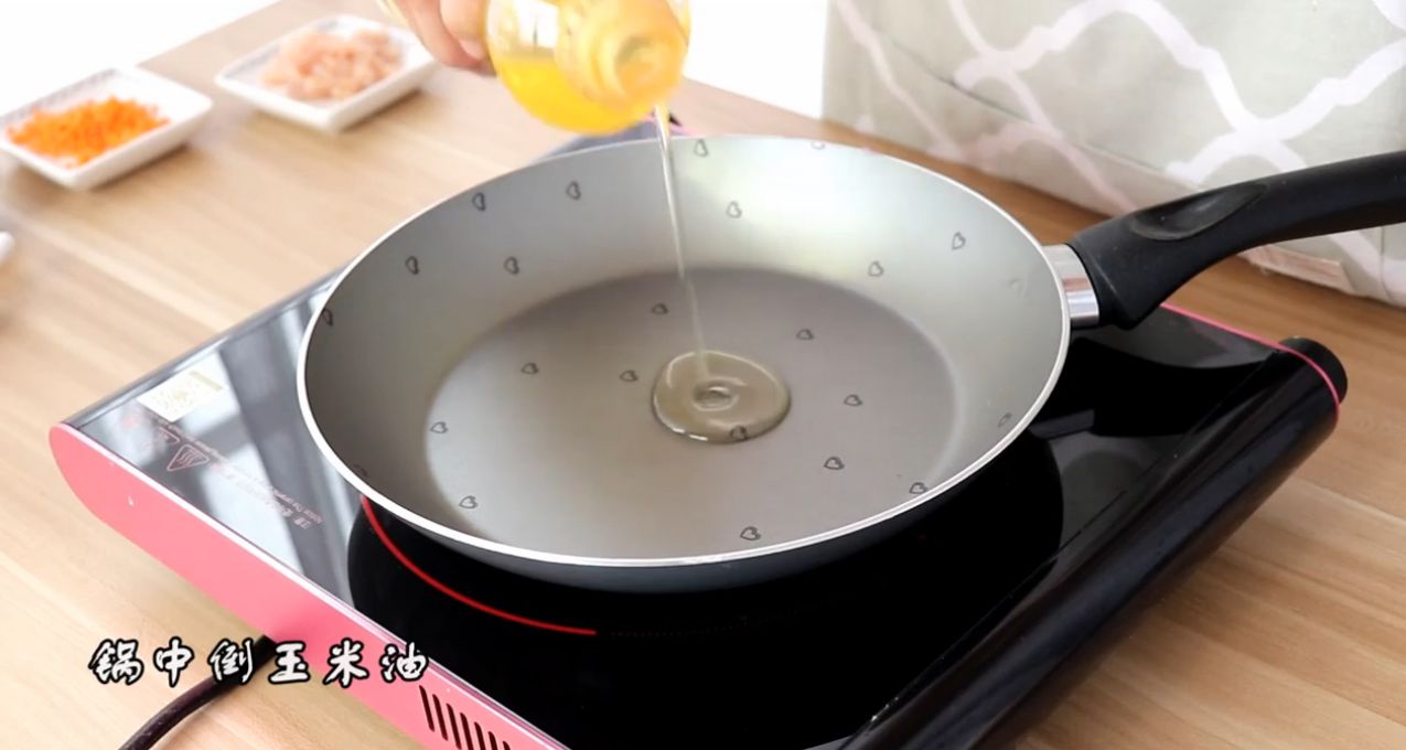 蛋抱米饭团子怎么做