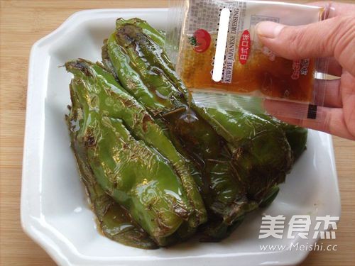 沙拉虎皮椒的做法