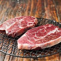 情人节黑椒牛排加番茄肉酱意面