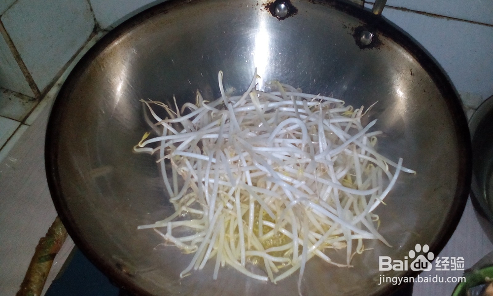 麻辣豆芽煲粉丝的做法