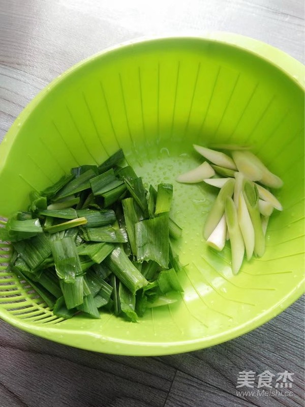 腊味烩素鸡的做法