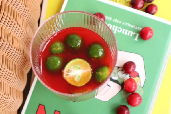 蔓越莓椰奶冰咖啡