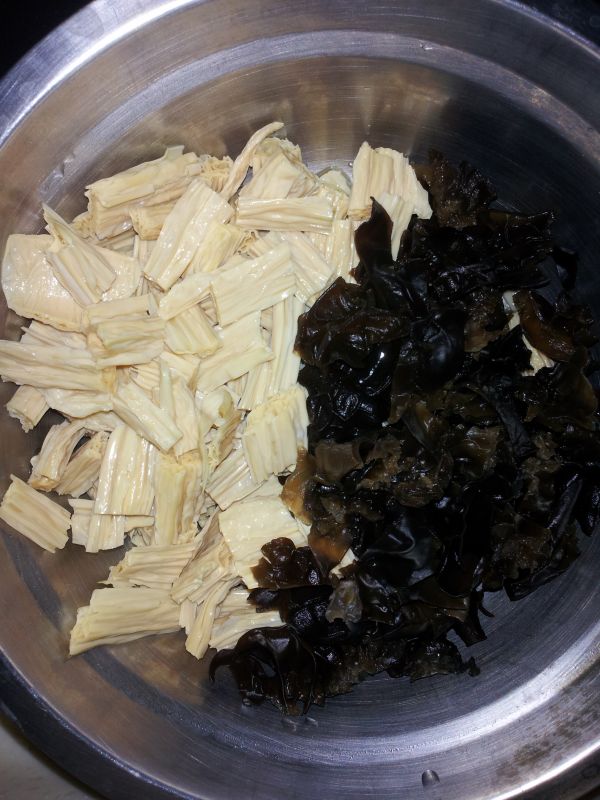 西芹花生米腐竹小菜