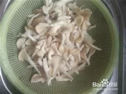 平菇炒肉的家庭做法