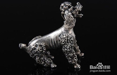 银器中的贵宾犬雕塑摆件如何欣赏