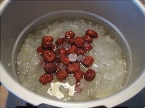 银耳红枣木瓜羹