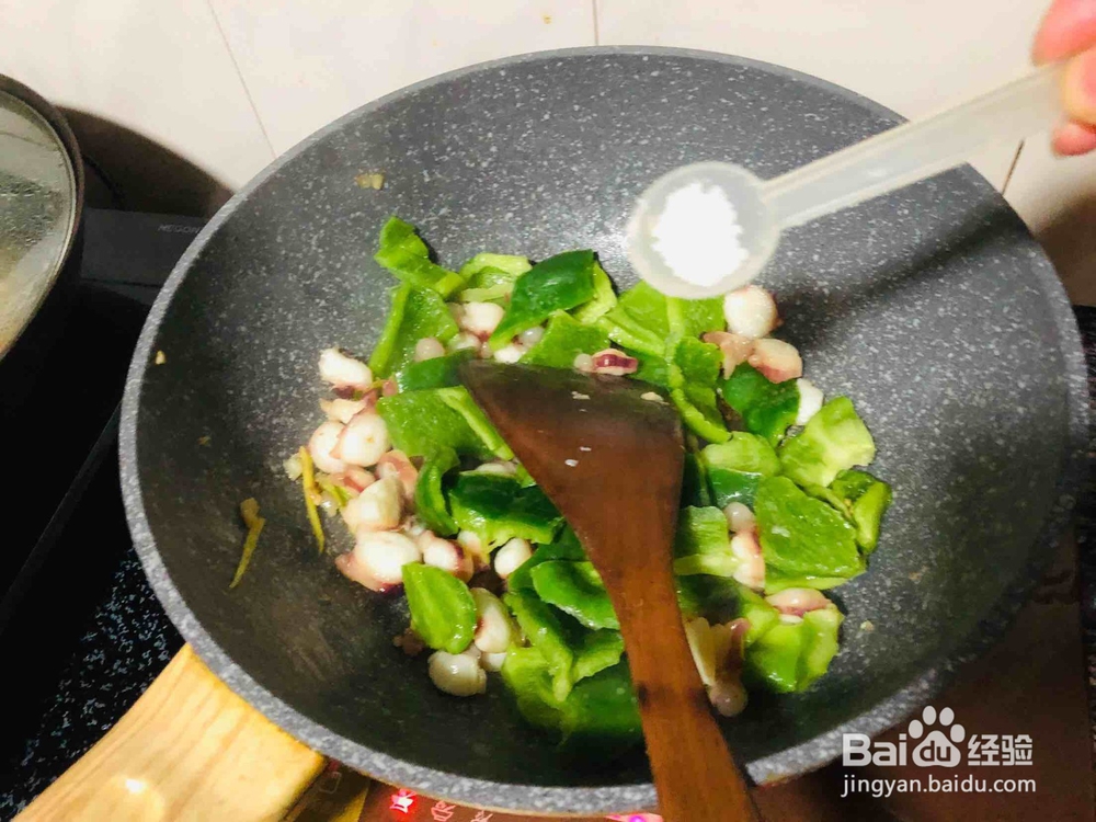 如何制作青椒炒鱿鱼