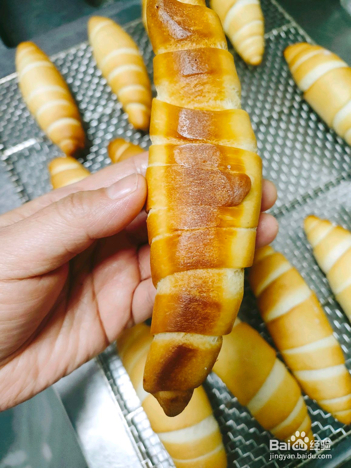 椒香牛角包的做法