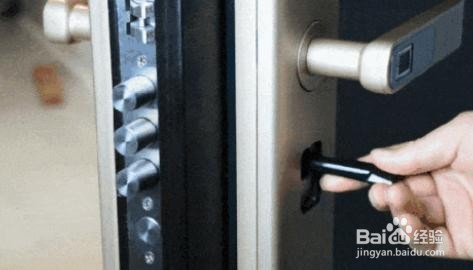 指纹锁室内反锁了怎么开门