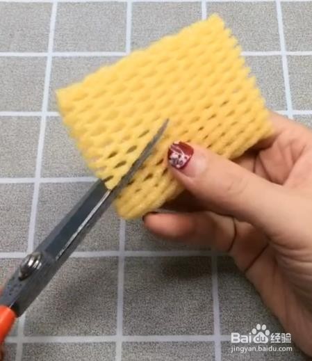 怎样用水果膜做出花朵