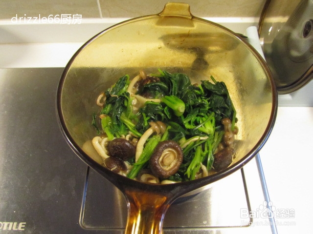 双菇炒菠菜的做法——夏日清爽菜