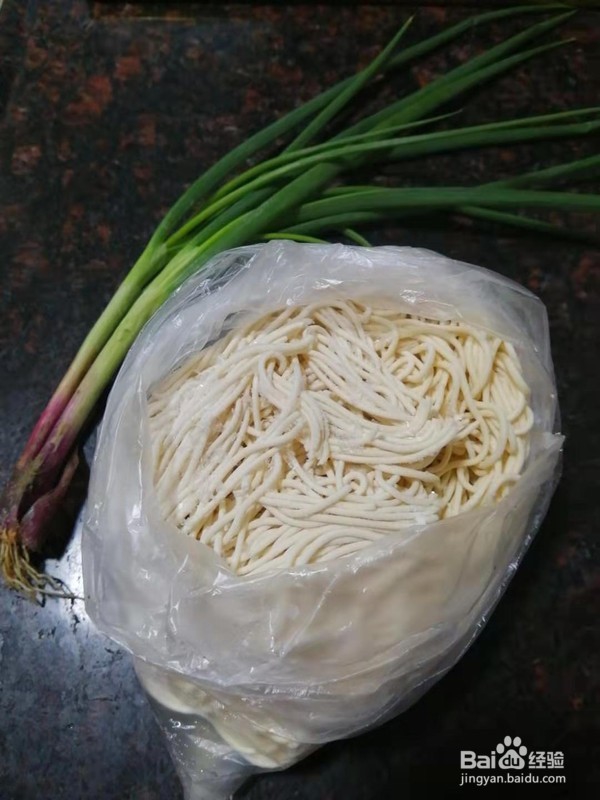 美味主食之葱油面的具体做法