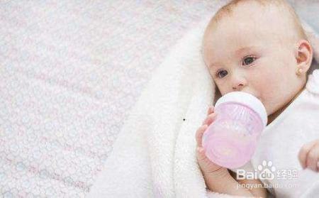 母乳掺水导致两个月宝宝“水中毒”夭折，这样的错误需警惕