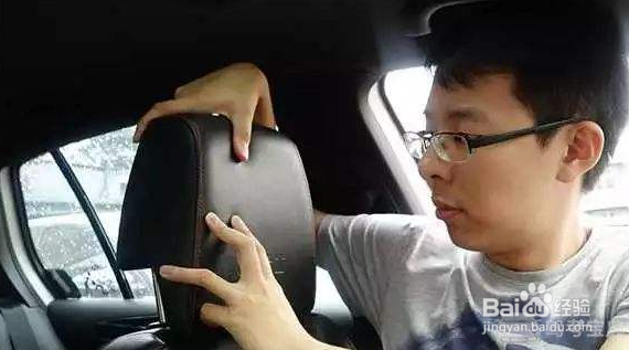 怎么把座椅头枕降下去