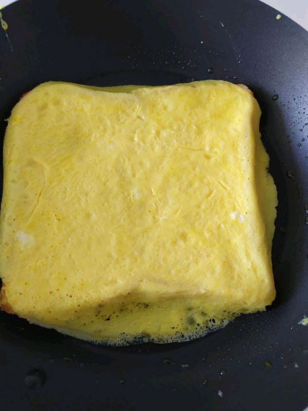 奶香草莓鸡蛋吐司