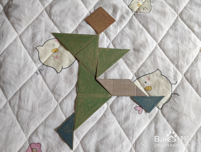 用九巧板怎么拼一个弹跳练习的小哥哥呢？