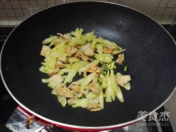 肉片花菜梗的做法