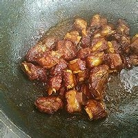 如何制作美味的糖醋排骨?