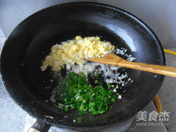 鸡蛋酱炒饭的做法
