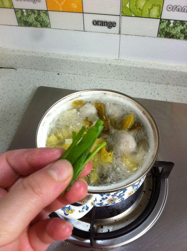 酸菜豆腐猪肉丸汤