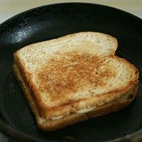 如何制作花生酱香蕉三明治