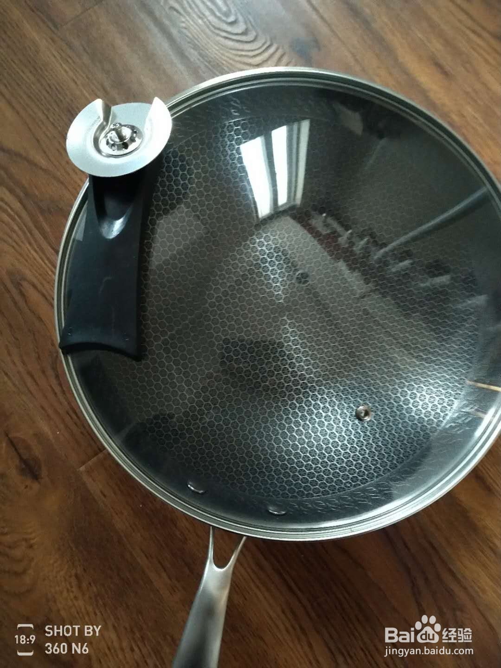 怎么把铁锅锅盖的把子拆开清洗重装？