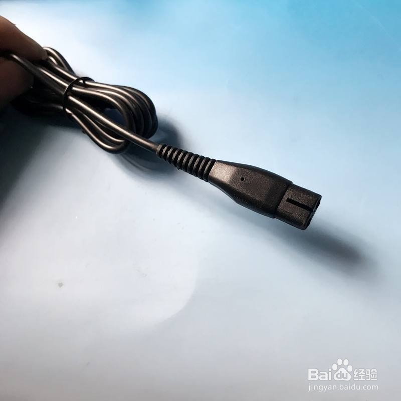 飞利浦剃须刀如何充电