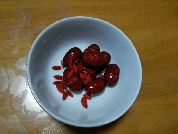 红枣银耳莲子汤