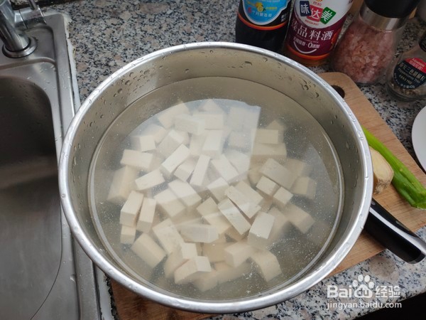 鲜味鲫鱼豆腐汤的制作教程