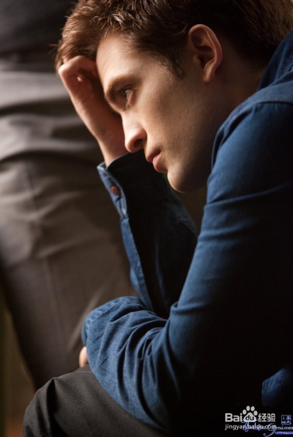 如何鉴别急性肺脓肿与细菌性肺炎