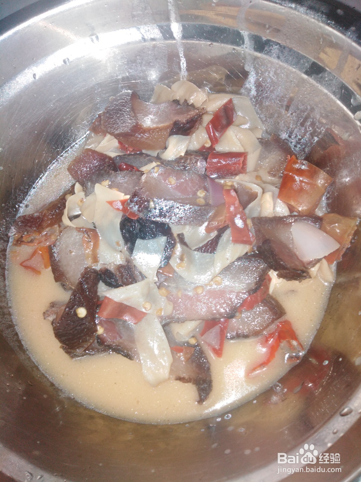 腊肉如何煮炒豆皮丝和洋葱