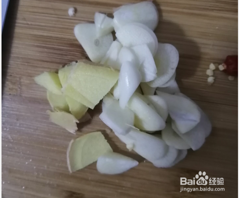 家常清炒胡萝卜土豆丝怎么做?