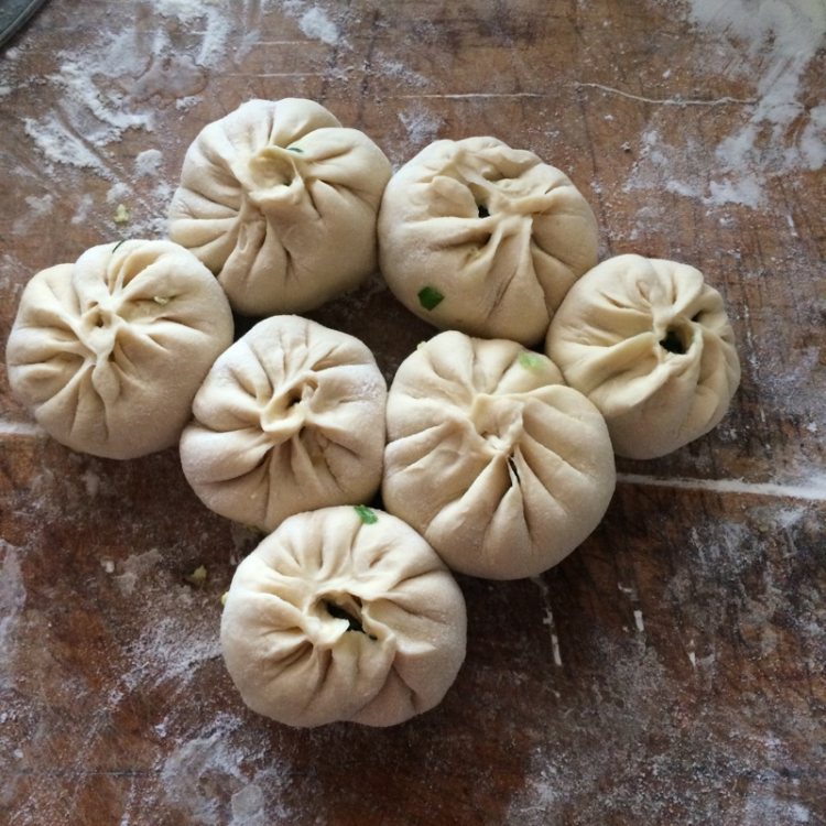 韮菜鸡蛋木耳包子的做法