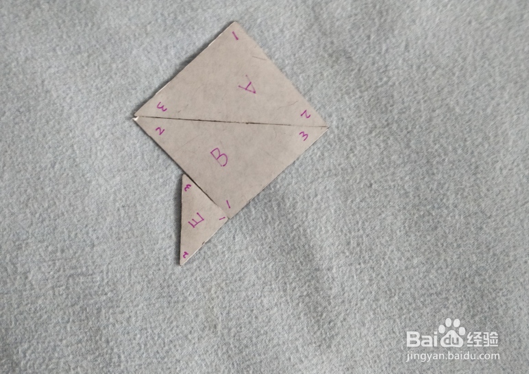 用七巧板怎样拼一只放飞的风筝？