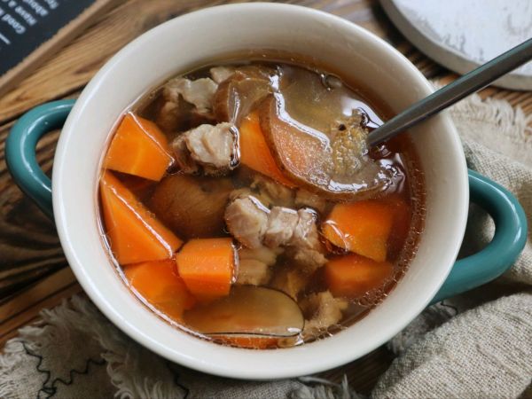 药膳红萝卜羊肉汤