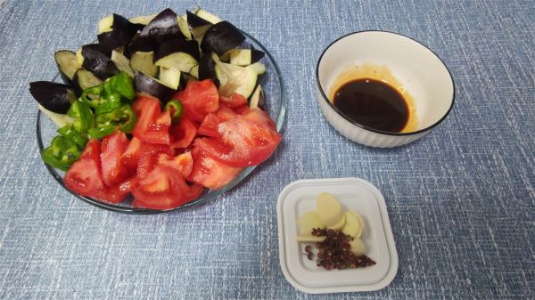 香肠西红柿炒茄子