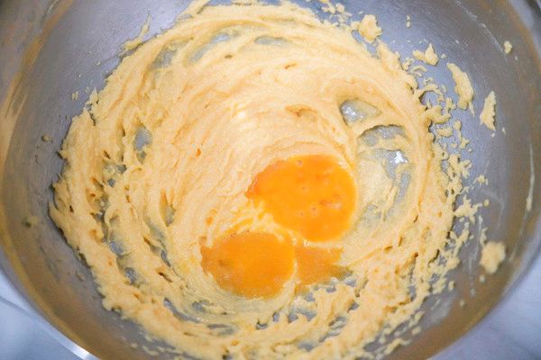 缤纷抹茶花环面包