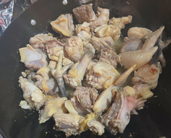 黄花菜木耳炖鸡汤