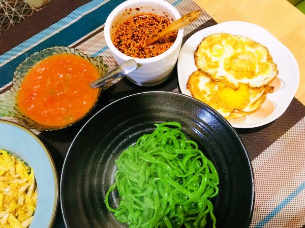 西红柿煎蛋菠菜面
