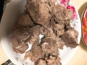 食补佳品茭白焖排骨的做法