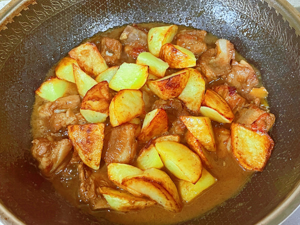 红烧排骨炖土豆