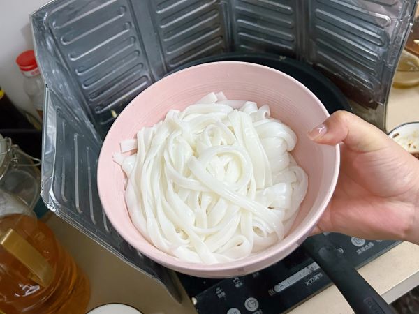 瘦肉豆芽炒河粉