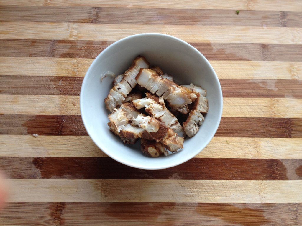 好吃的芦笋炒肉片的做法，咬下去满满的的都是幸福