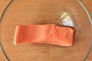 柠檬帕玛森干酪烤三文鱼